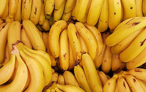 Блогер показав простий спосіб зберегти свіжість бананів. ВІДЕО