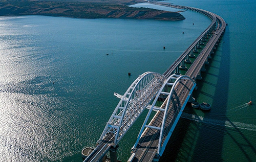 Росіяни готуються до можливого знищення Кримського мосту: експерт назвав ознаки