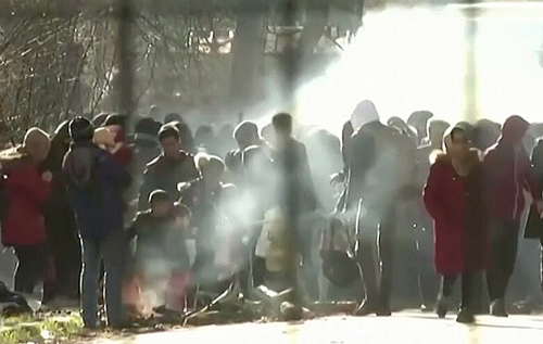 В Греции полиция применила газ против беженцев из Турции. ФОТО. ВИДЕО