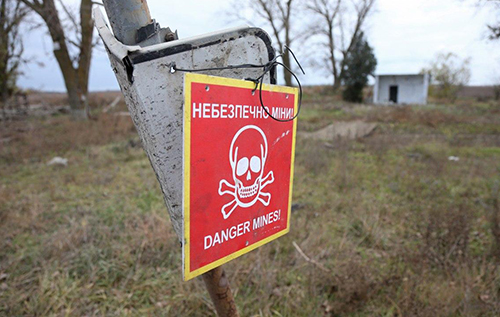 "Справжній жах": цивільні українці втрачають життя та кінцівки через російські міни, – CBS
