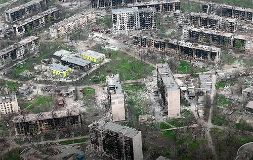 "Бог дивиться на місто Марії зверху": на Великдень "Азов" показав фото зруйнованого окупантами Маріуполя