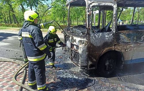У Києві на ходу спалахнув автобус