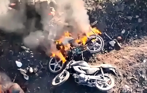 Ударні дрони ЗСУ зупинили бойові мотоцикли окупантів, на яких вони штурмували Новомихайлівку. ВІДЕО