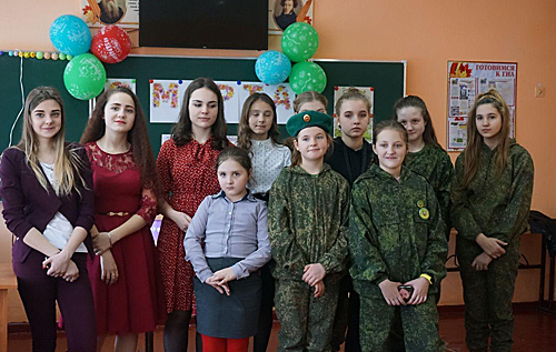 "Лебедине озеро" і дівчата у військовій формі: з'явилися сумні фото святкування 8 Березня в Криму