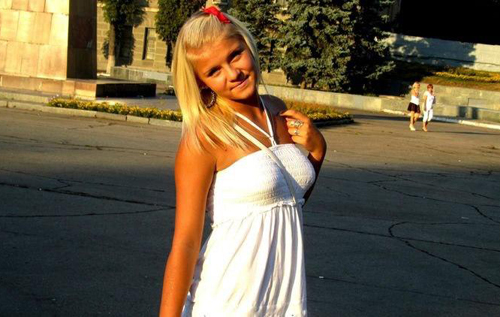 У мережі з'явилися фото блондинки, яка ліквідувала ватажка бойовиків "Гіві"