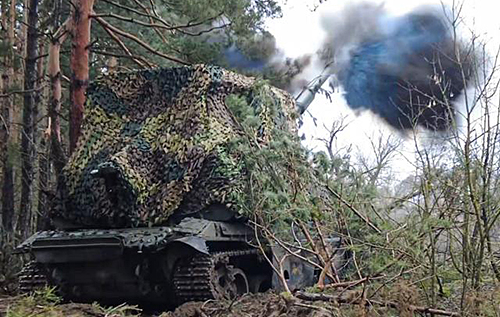 Україна і Росія намагаються захистити бойові танки від дронів: у Defense News розкрили деталі