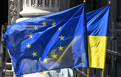 ЄС хоче розпочати переговори з Україною про вступ у червні, але є перешкода, – Politico