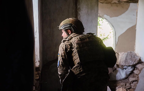 "Усе горить" і "ставки величезні": військові розповіли CNN про запеклі бої під Липцями на Харківщині