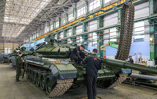 Росія повністю переводить економіку на військові рейки: експерт пояснив, що це значить