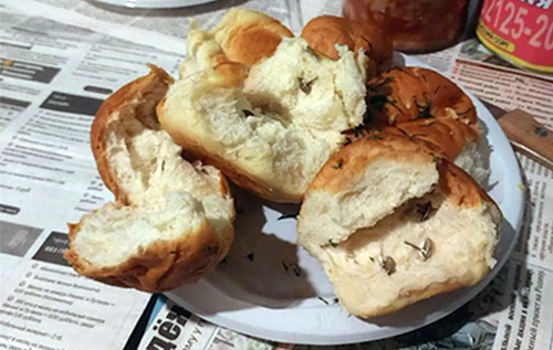 На Луганщині бабуся почастувала окупантів пиріжками з особливою начинкою