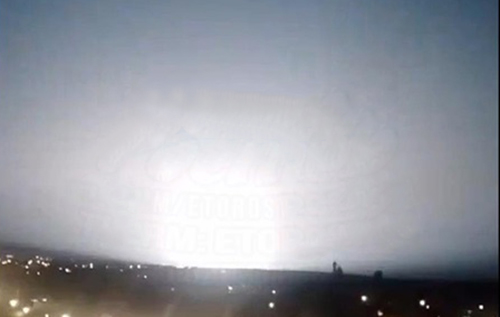 В РФ кажуть про "знищення" дрона над Кубанню, в Ростові після "спалахів" зникло світло. ВІДЕО