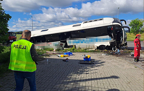 У Польщі автобус з українцями злетів у кювет: 14 постраждалих, серед них – діти