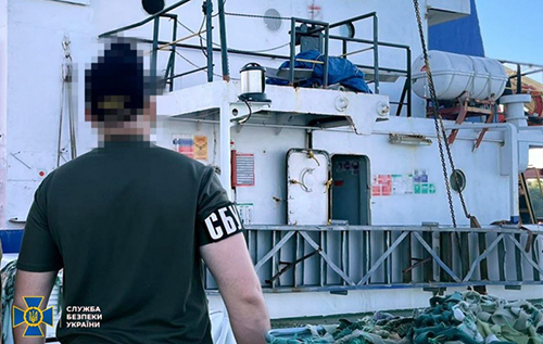 СБУ затримала капітана вантажного судна, яке вивозило з Криму українське зерно: усі подробиці