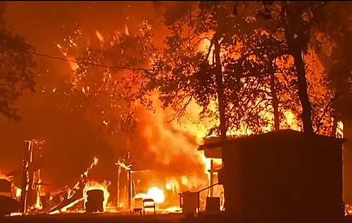 У Каліфорнії набирають обертів лісові пожежі: знищено вже понад сотню будинків. ВІДЕО