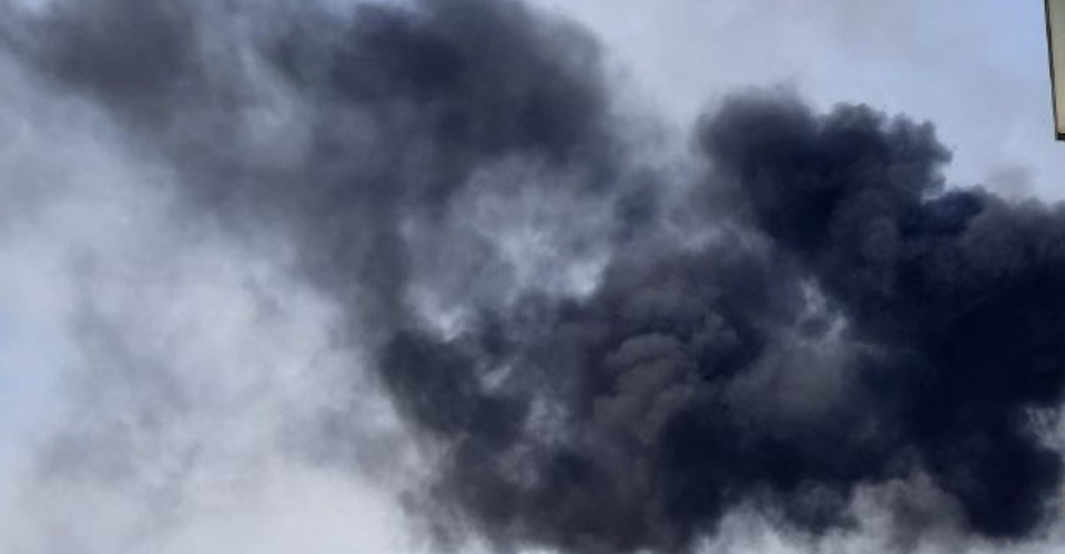 У Криму над військовою авіабазою стоїть чорний дим: прогриміли кілька вибухів