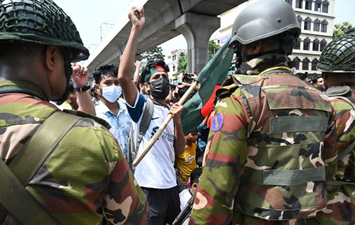 У Бангладеш під час масових протестів загинули 300 осіб: прем'єрка пішла у відставку та втекла з країни