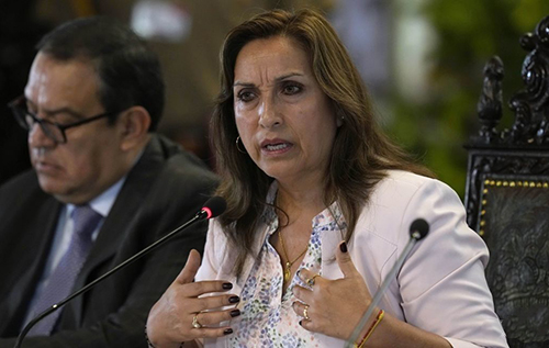 Rolexgate: поліція прийшла з обшуком до будинку президента Перу у зв'язку з корупційний скандалом. ВІДЕО