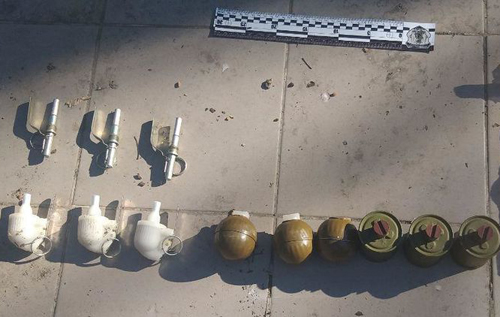 В Киеве поймали сержанта, который продавал гранаты и патроны разного калибра. ВИДЕО