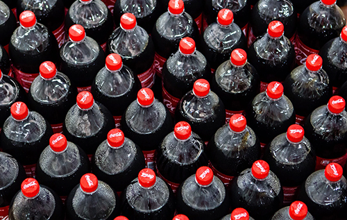 Скандал світового масштабу: Coca-Cola масово відкликає напої з магазинів шести країн