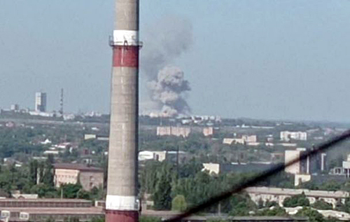 В окупованому Луганську прогриміли вибухи у районі базування загарбників. ВІДЕО