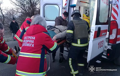 На Дніпропетровщині автобус із пасажирами врізався у дерево: багато постраждалих. ФОТО