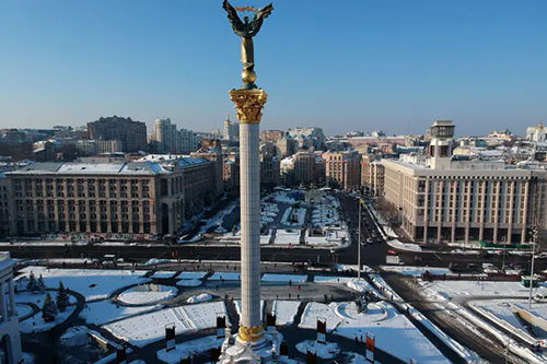 Поки Трамп зближується з Путіним, світові лідери їдуть до України, – Politico