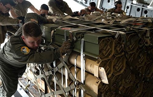 Немає жодних ознак, що допомогу США Україні буде відновлено, – CBS News