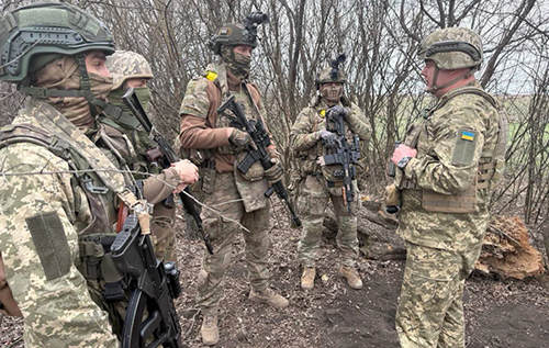 Українські війська відводять з невигідних позицій на одній з ділянок фронту на Донеччині, – Наєв