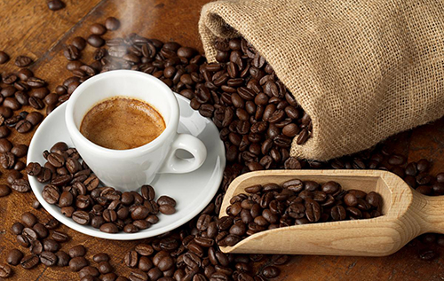 Дві−три чашки кави на день знижують ризик когнітивних порушень – науковці