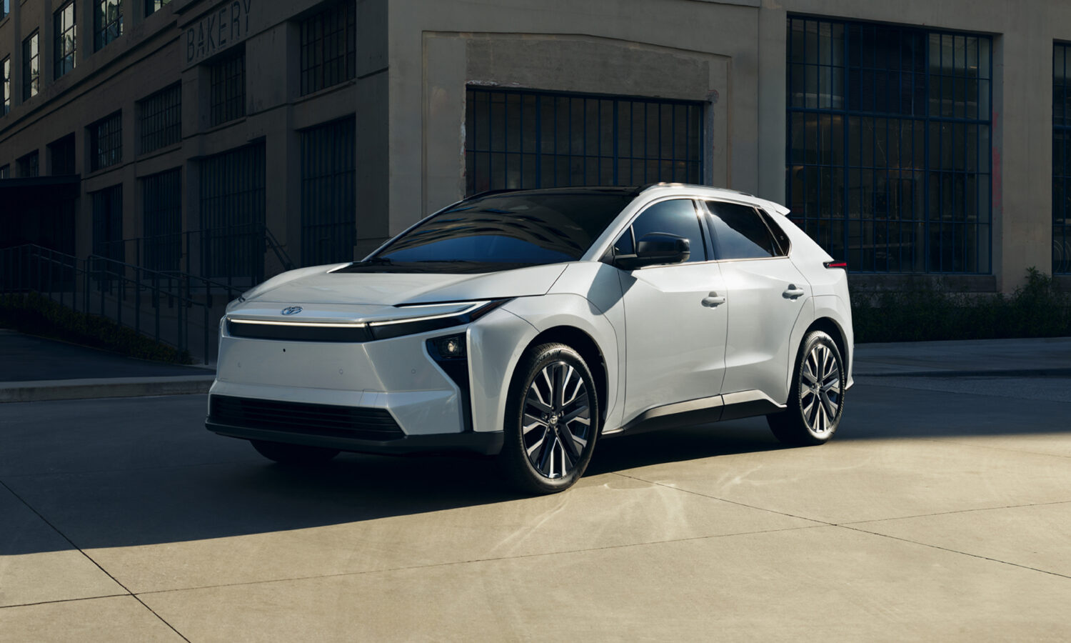Нова назва і суттєві покращення: Toyota переробила електричний кросовер bZ4X