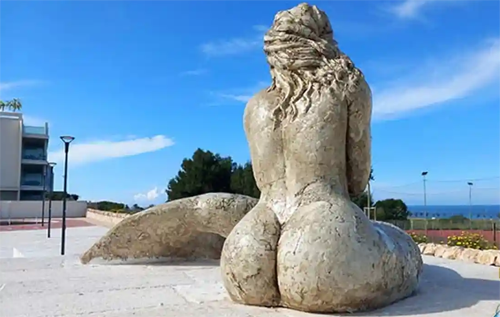 "Занадто провокаційна" статуя русалки викликала занепокоєння на півдні Італії