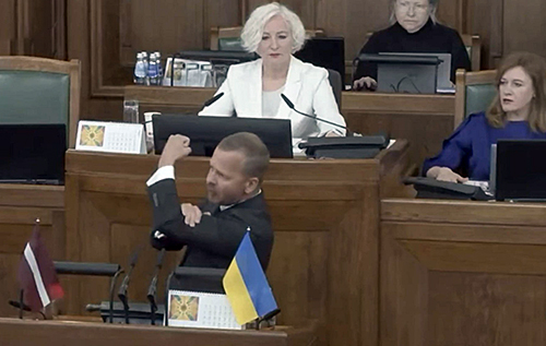 Із Сейму Латвії вигнали депутата, який виступав російською мовою