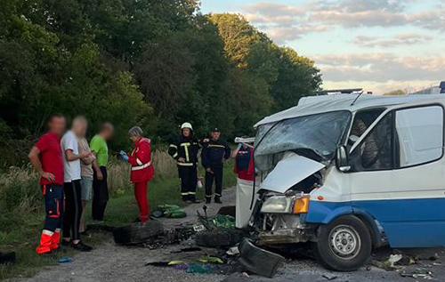 На Львівщині зіткнулись автівка з мікроавтобусом: загинула жінка. ФОТО