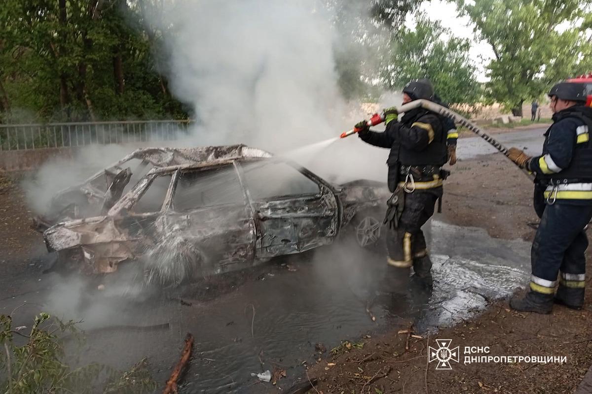 На Дніпровщині росіяни вбили КАБом двох людей в автівці