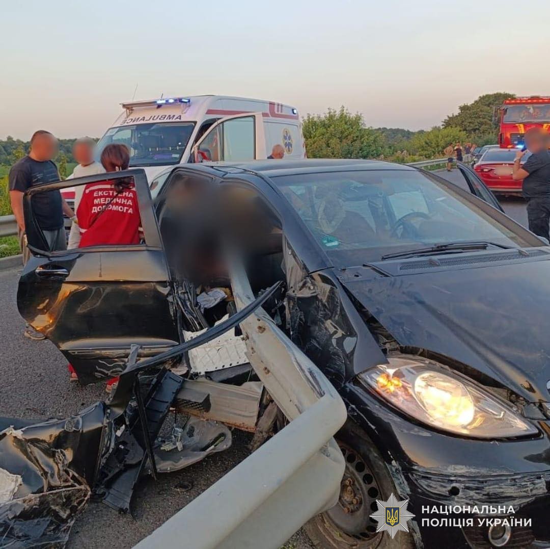 У ДТП на Львівщині загинули 15-річна дівчина та 20-річний хлопець, ще троє людей травмовані