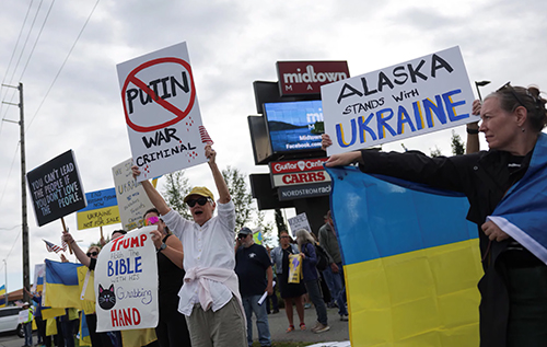 На Алясці напередодні зустрічі Путіна і Трампа пройшов мітинг на підтримку України. ФОТО. ВІДЕО