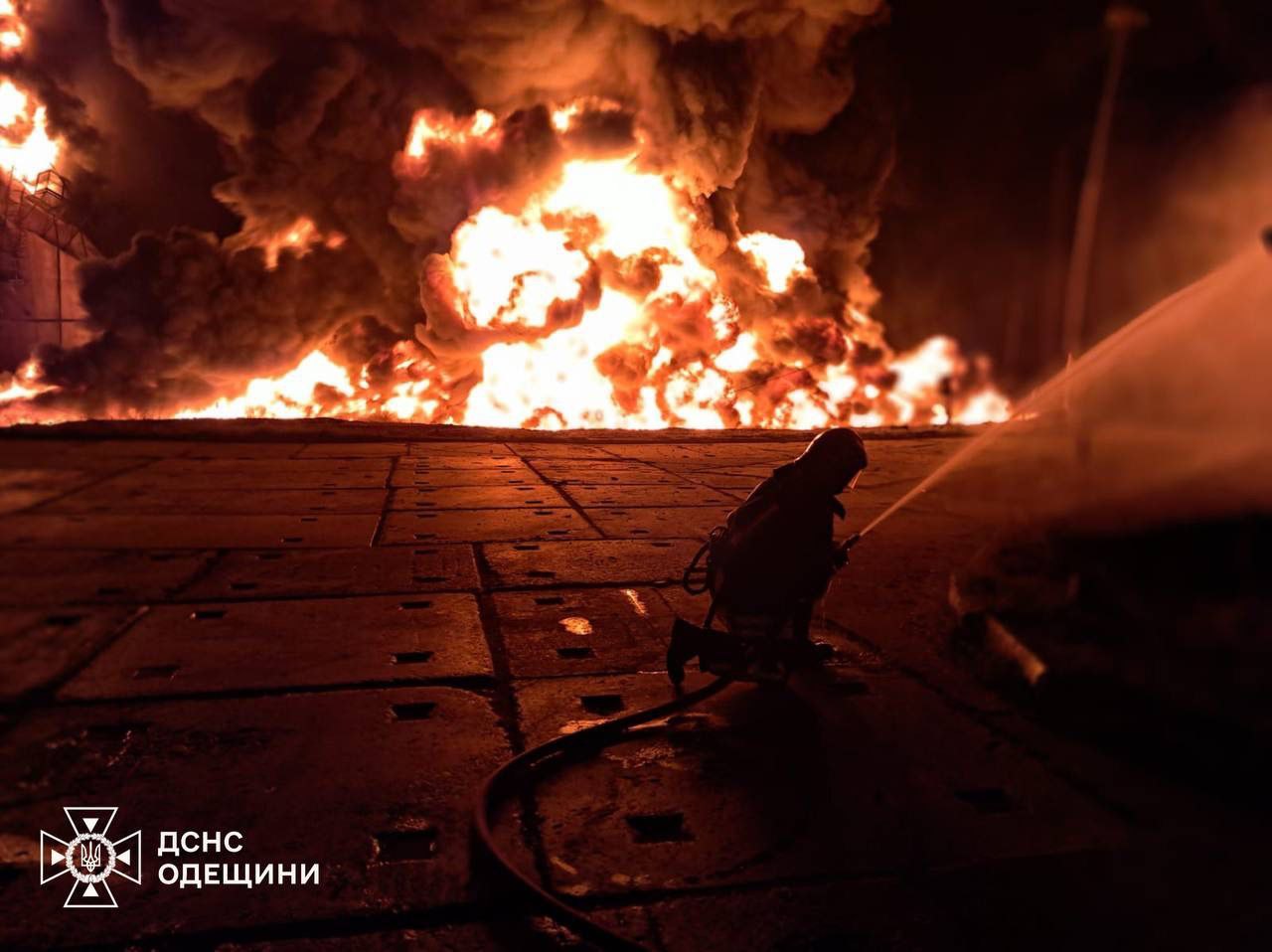 Ворог атакував Ізмаїл ударними дронами: в ДСНС показали наслідки. ФОТО