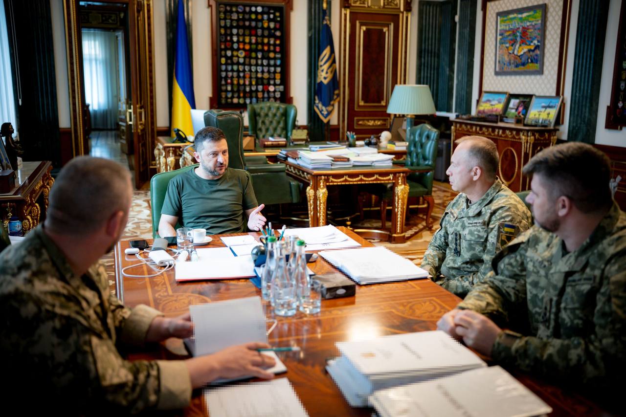 Зеленський на нараді з військовими обговорив посилення Донецького та Запорізького напрямків. ФОТО