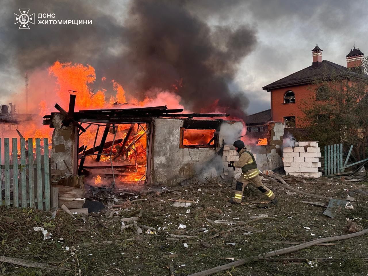 "Надто довго вже триває санкційна пауза": Зеленський відреагував на російську атаку по Україні та Польщі. ФОТО