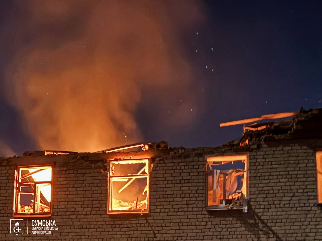 РФ атакувала Суми ударними БПЛА: пошкоджено заклад освіти, спалахнула пожежа. ФОТО