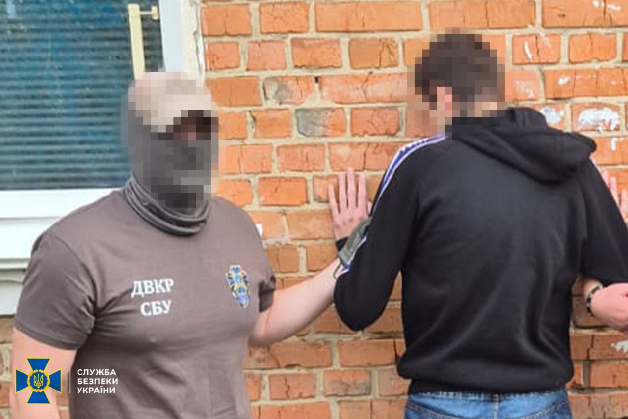 СБУ затримала інформатора ФСБ, який "зливав" ворогу дані про оборону Сумщини та Дніпропетровщини 