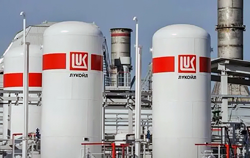 Це проблеми "Лукойлу", а не Росії: чому нові санкції не змінять планів Путіна, – NYT