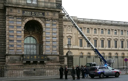 У Франції затримали третього підозрюваного в пограбуванні Лувру: коштовності досі не знайдені, – ЗМІ