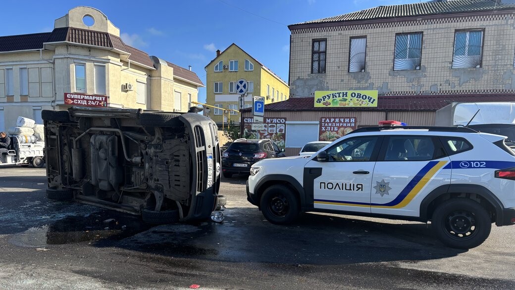 В Одесі натовп напав на військових ТЦК: розтрощили мікроавтобус, є травмовані. ВІДЕО