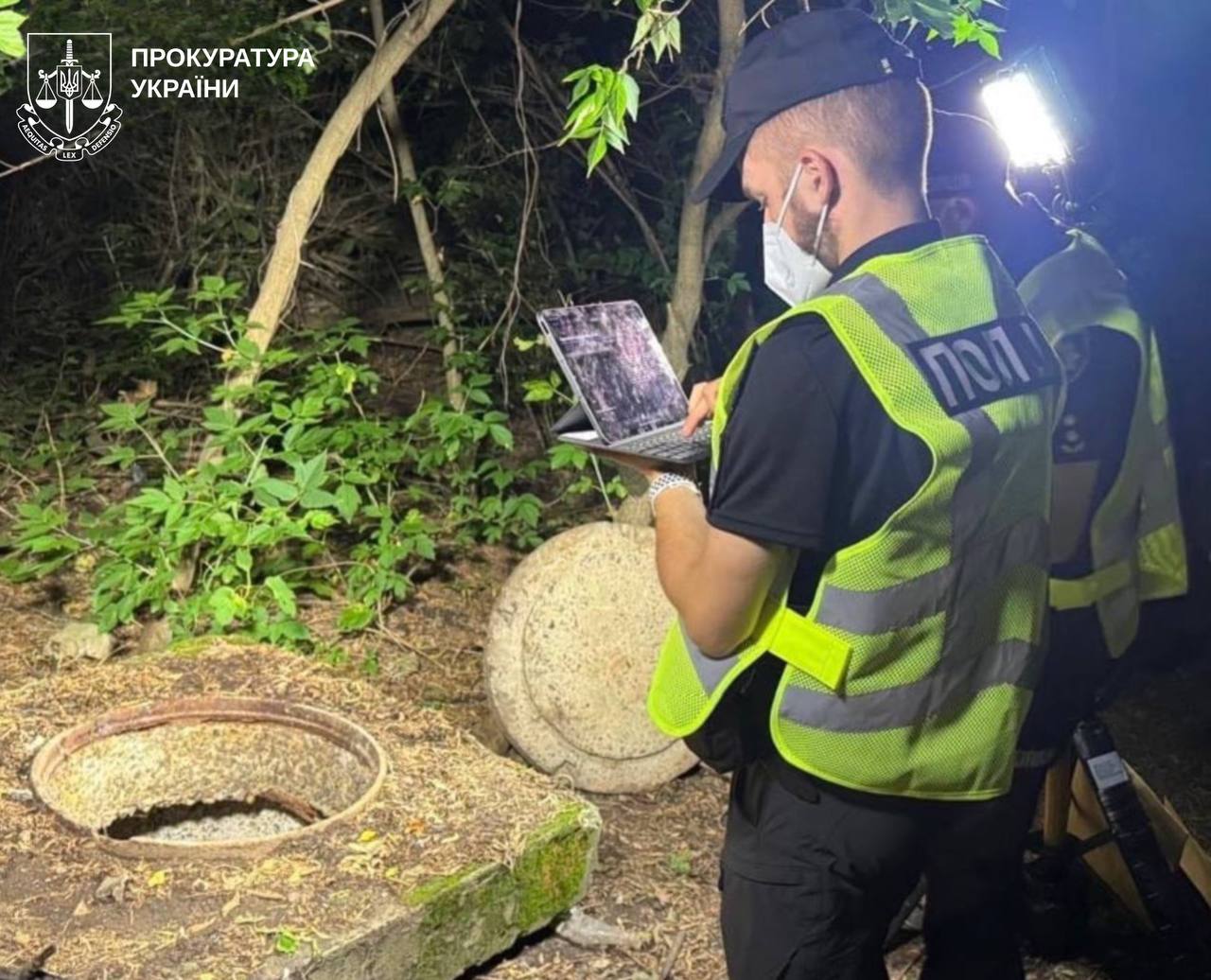 Вбив та на очах дівчини розчленував ровесника: підліток знаходиться під вартою Вбив та на очах дівчини розчленував ровесника: підліток знаходиться під вартою