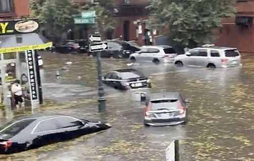 Рекордна злива накрила Нью-Йорк: є загиблі. ВІДЕО Рекордна злива накрила Нью-Йорк: є загиблі. ВІДЕО