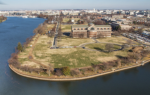 Після вбивства Кірка посадовці адміністрації Трампа переїжджають у службове житло на військових базах, – The Atlantic Після вбивства Кірка посадовці адміністрації Трампа переїжджають у службове житло на військових базах, – The Atlantic