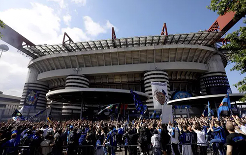 "Мілан" та "Інтер" викупили легендарний стадіон "Сан-Сіро", щоб його знести "Мілан" та "Інтер" викупили легендарний стадіон "Сан-Сіро", щоб його знести