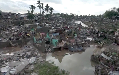 Тайфун Калмаегі забрав життя щонайменше 114 людей на Філіппінах і тепер насувається на В’єтнам. ВІДЕО