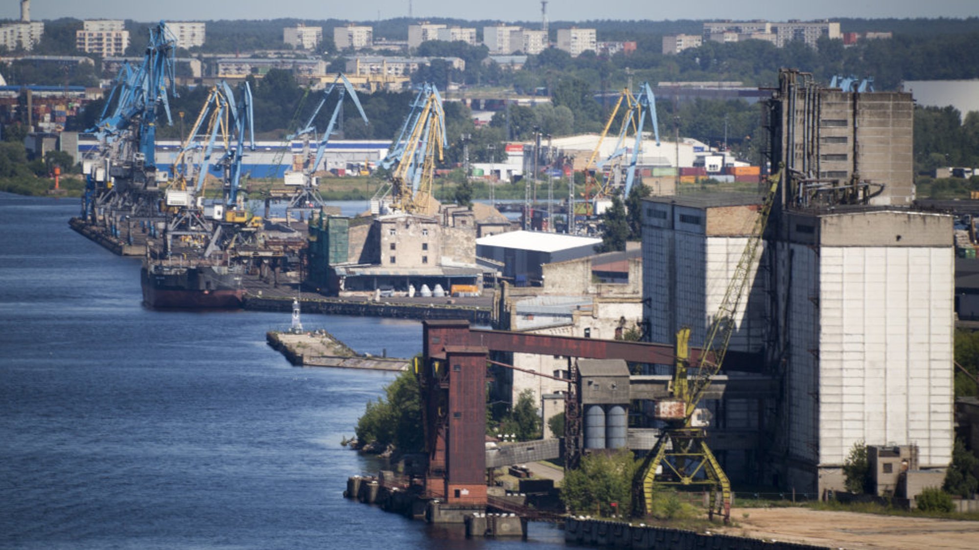 Попри санкції латвійські компанії обслуговують "тіньовий флот" РФ, – ЗМІ